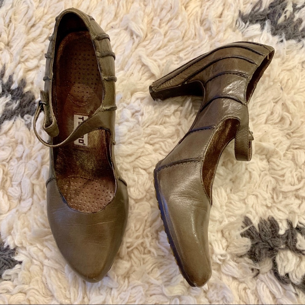 Tsubo Olive Leather Mary Jane Heels 8.5
